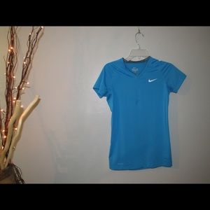 Fitted active wear shirt